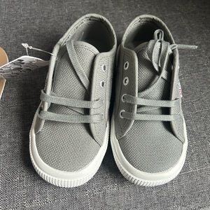 NWT little kid 9.5 sneakers